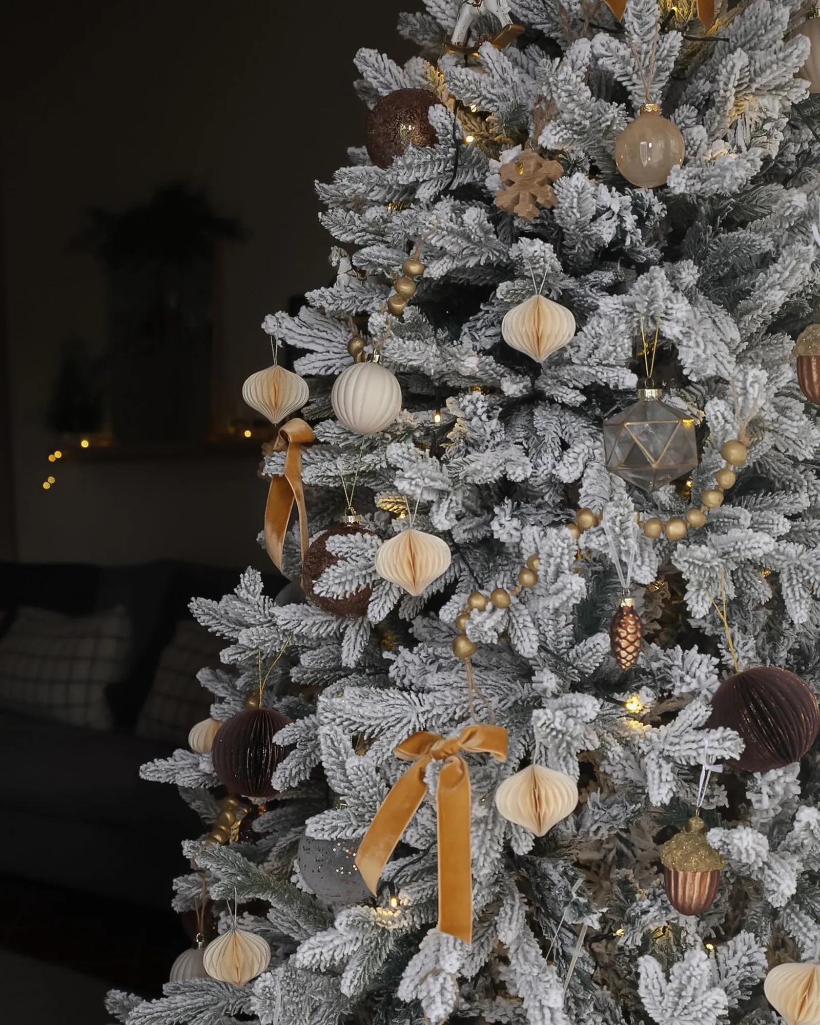 Besneeuwde kunstkerstboom FORAKER 180 cm Wit