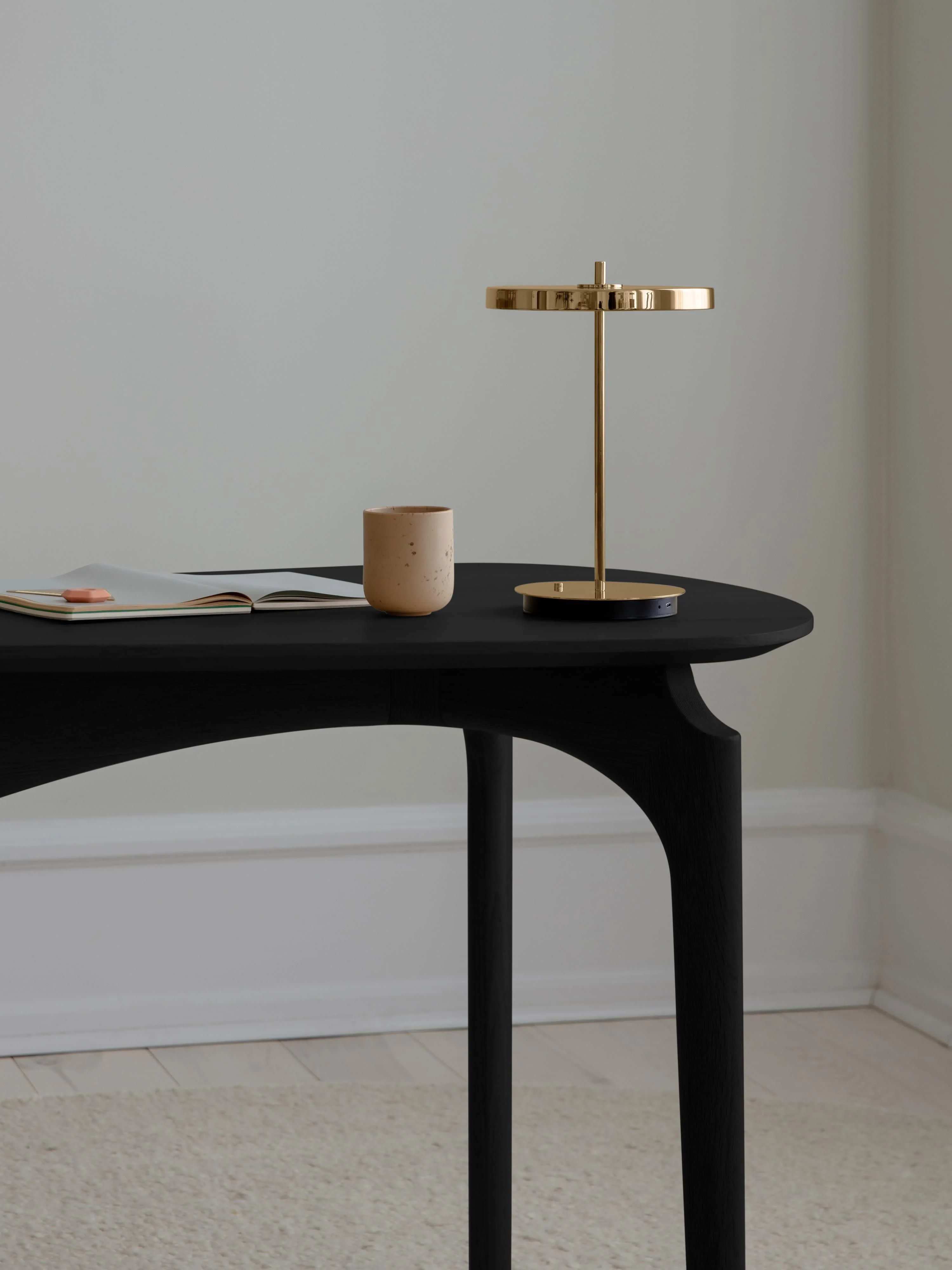 Kleine mobiele dimbare LED-tafellamp Asteria