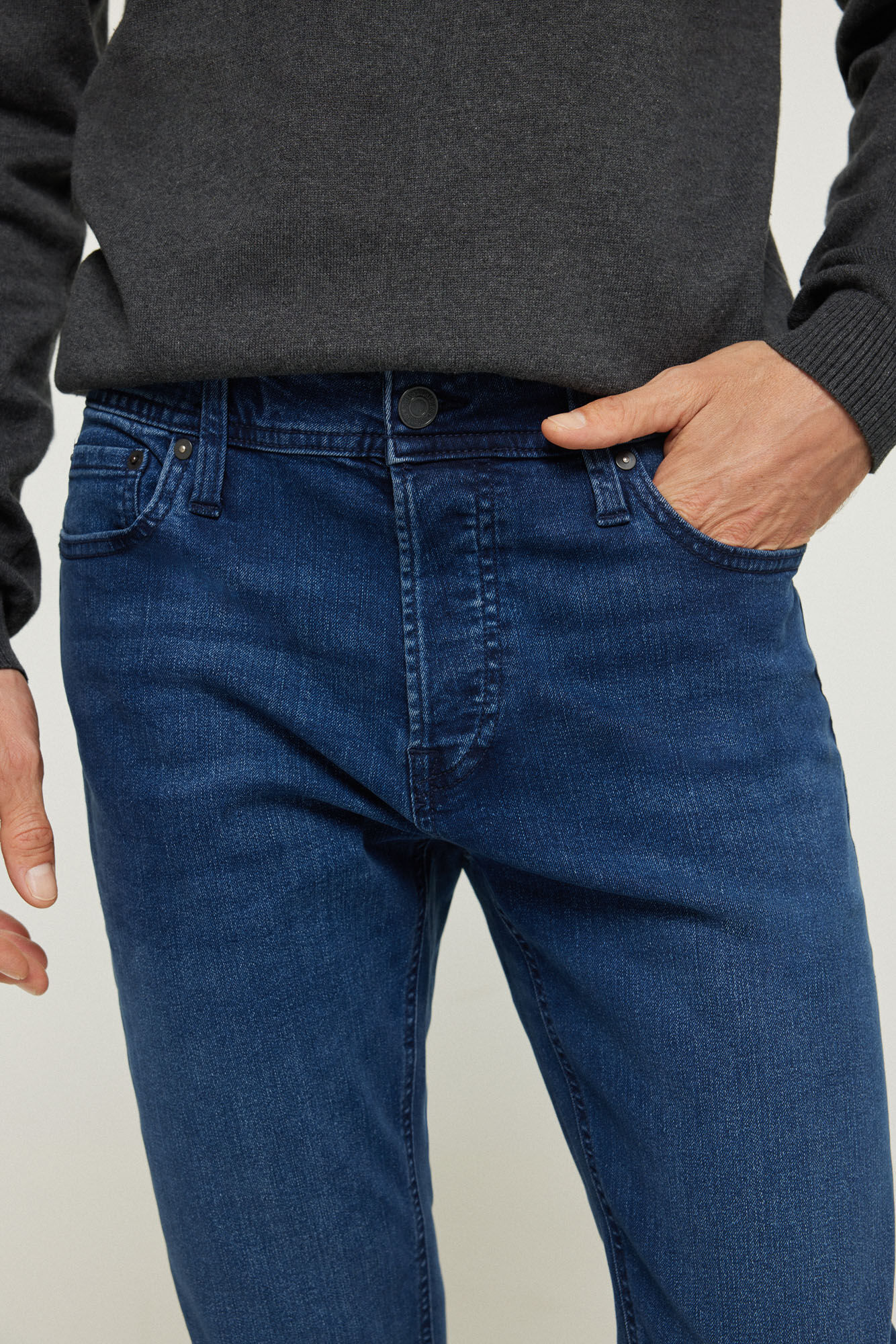 Calça jeans Mike com corte afunilado