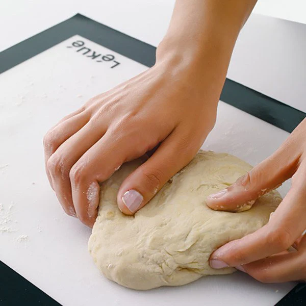 Tapis de cuisson en silicone et fibre de verre 60 cm Lékué