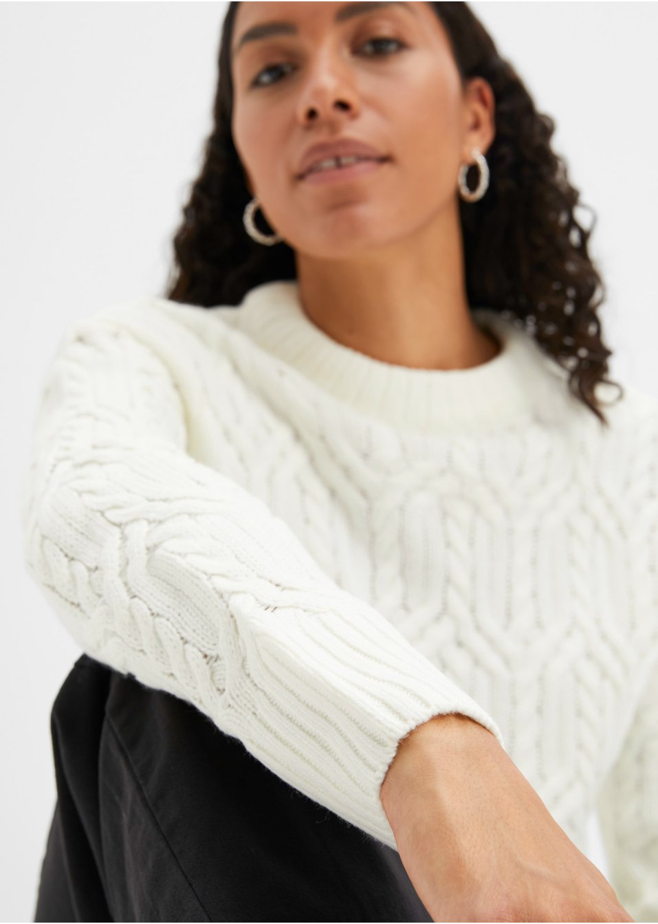 Pull à col rond avec motif torsadé