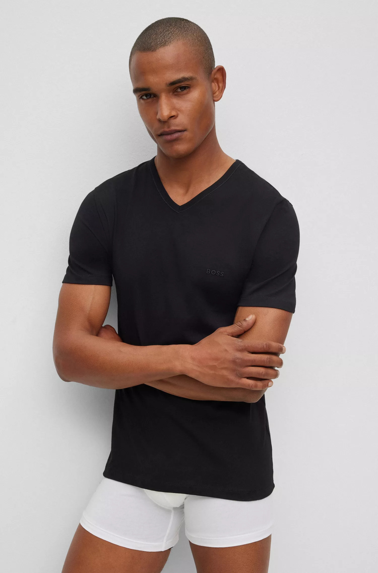 BOSS - Pacote com três camisetas pretas de gola V em malha de algodão