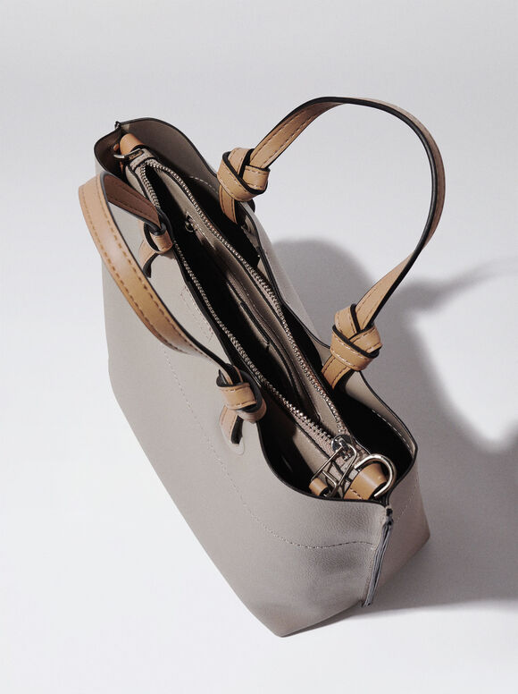 Bolsa Everyday Shopper com Pingente - Marrom