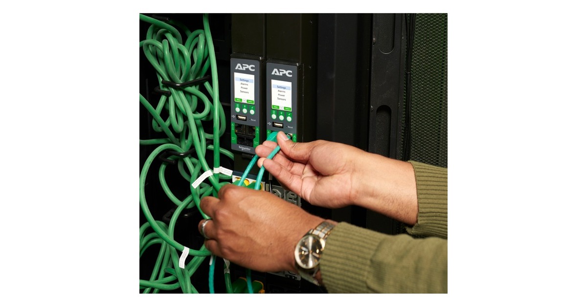 APCAPDU10150SW - Switched, 0U, 32A, 230V  (Zwart, (20x) C13/15 + (20x) C13/15/19/21, IEC309 32A stekker)