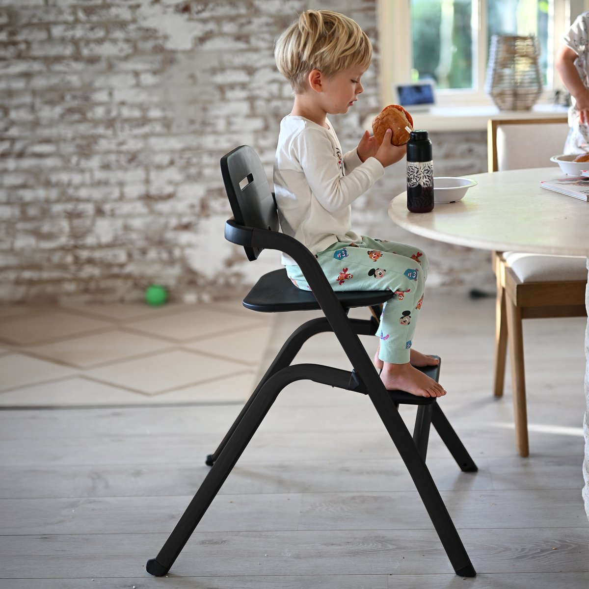 Deryan Curve kinderstoel met wipstoel en kussen - Black