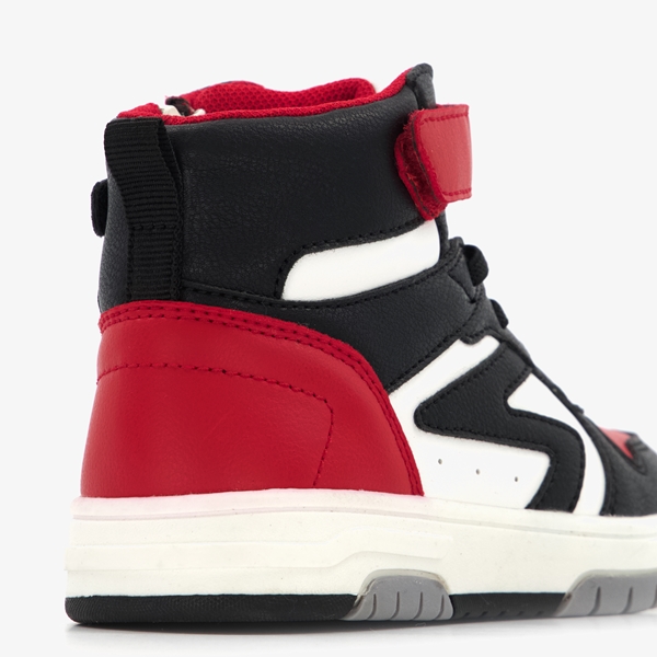 Blue Box hoge jongens sneakers zwart/rood