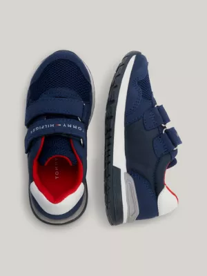 Tênis com fecho de velcro