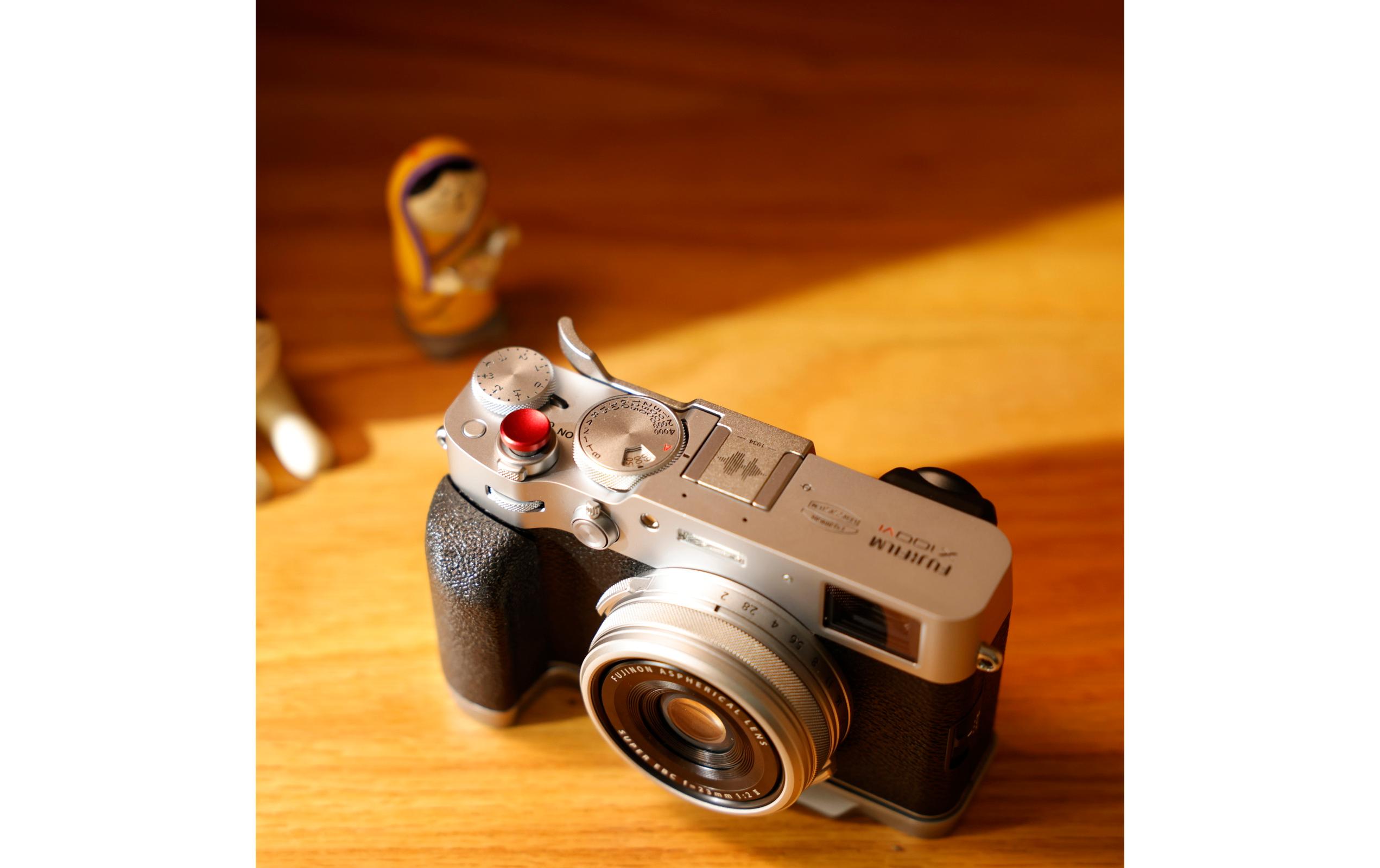 Daumengriff für FUJIFILM X100VI / X100V - SilberVerbessert die Sicherheit beim Halten der Kamera mit einer Hand