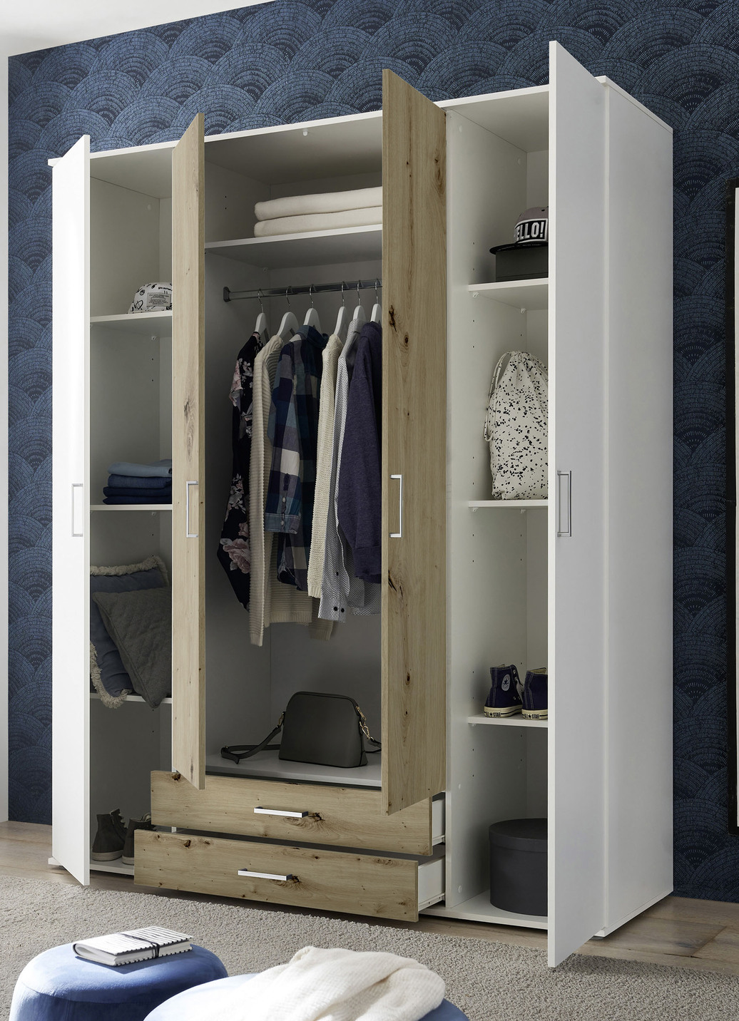 Moderner Kleiderschrank auf Wunsch mit Aufbau-Service