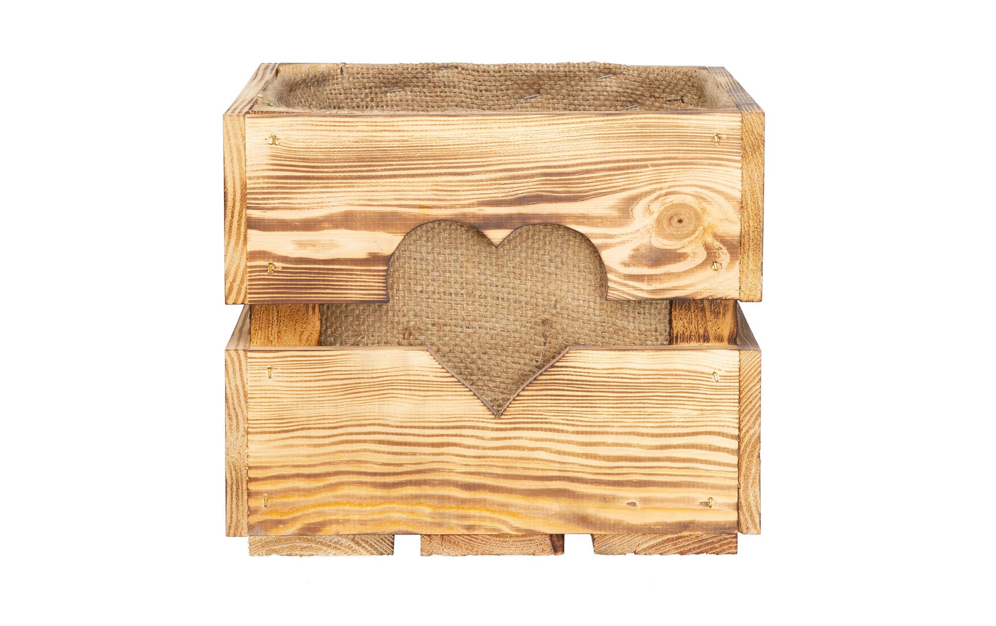Holzharasse mit Herzausschnitt, geflammt 30 x 30 cmDekokiste mit Jutesack