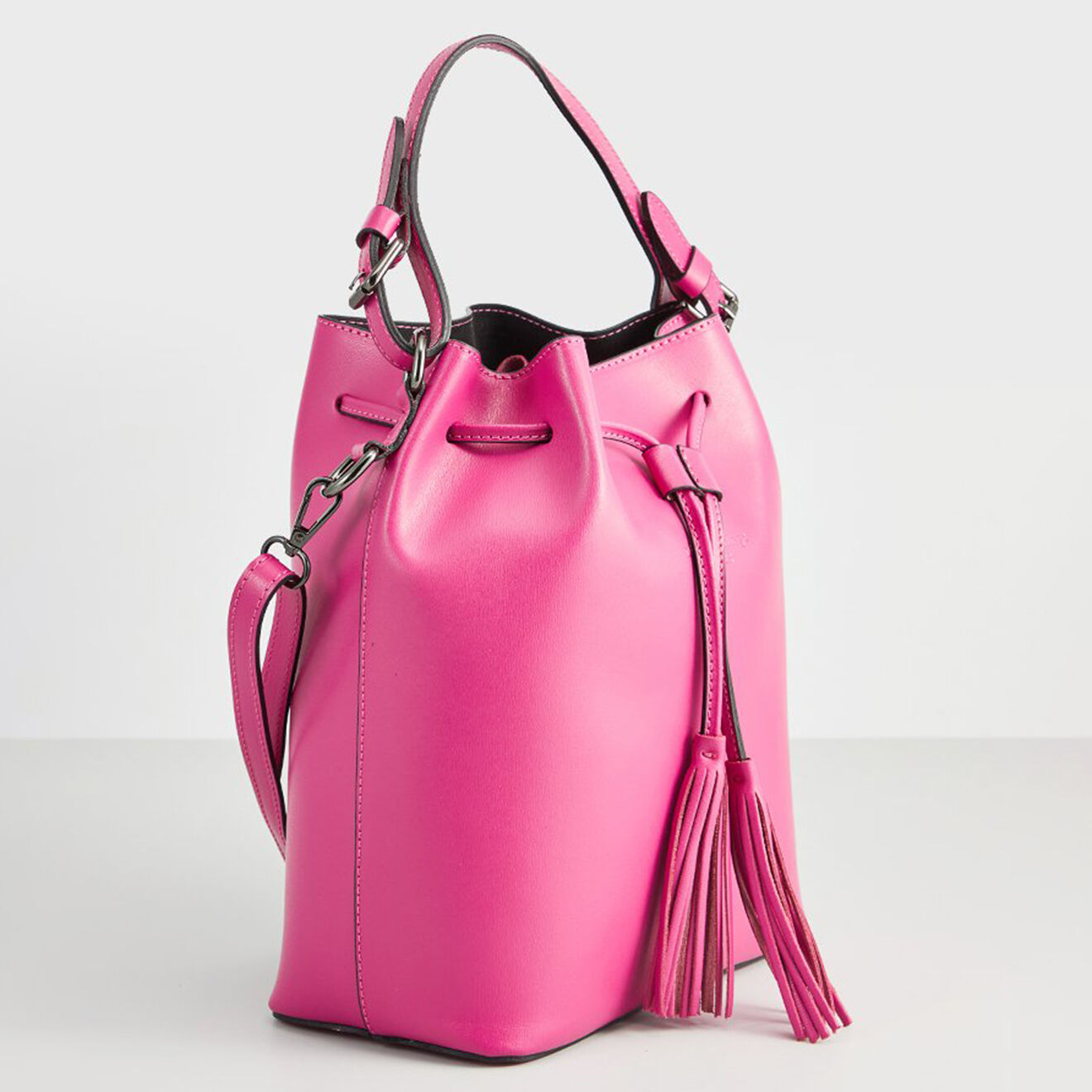 Maison Héritage Sac seau en Cuir Jila Box fushia - 26x13x29 cm