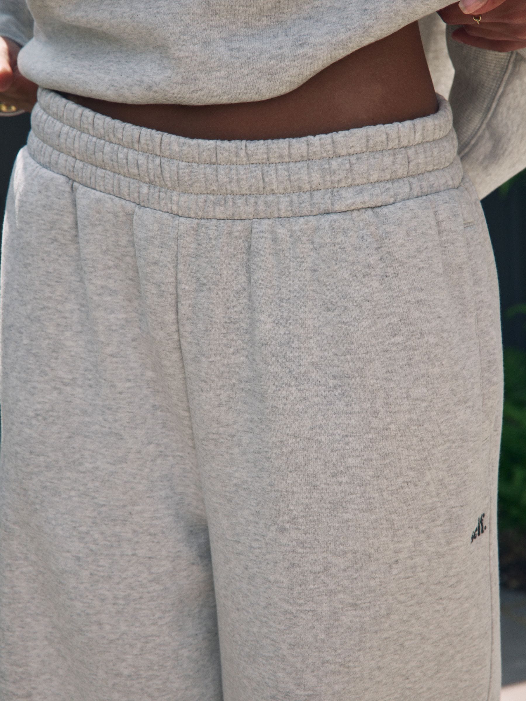 Grijs - self. joggingbroek met wijde pijpen