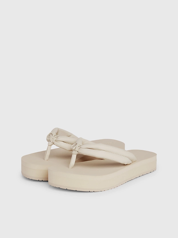 Chinelo de dedo com plataforma