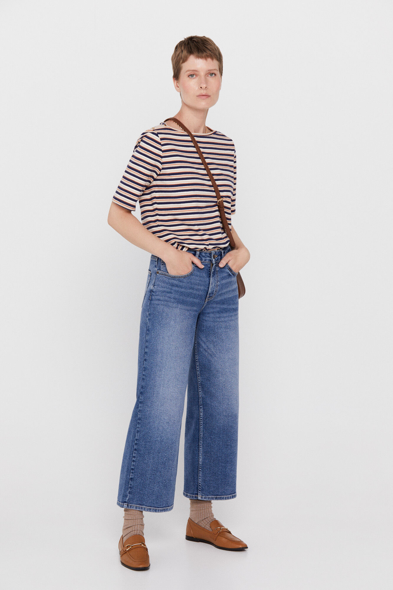 Camiseta básica com decote canoa - Multicolorida