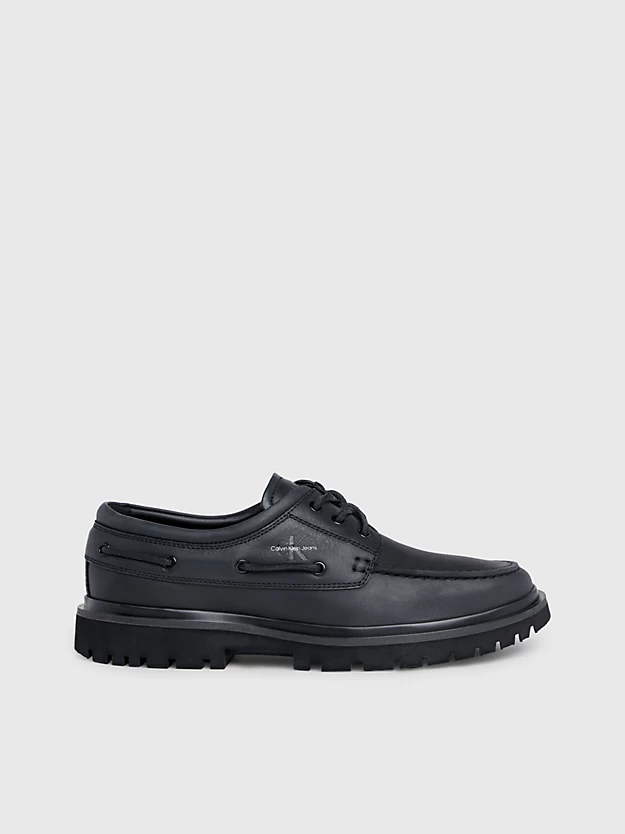 Sapatos híbridos de couro com cadarço
