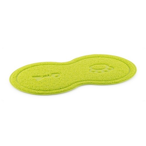 Tapete verde com estampa de pata e desenho de gato arranhado
