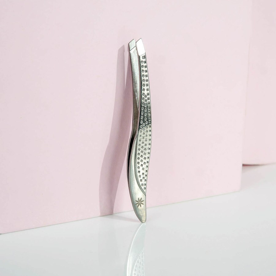 Brushworks Traditional Tweezers
