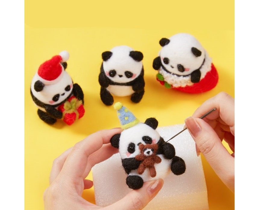 Embroidery Kingdom - DIY-naaldviltset met panda-ornamenten (verschillende ontwerpen)