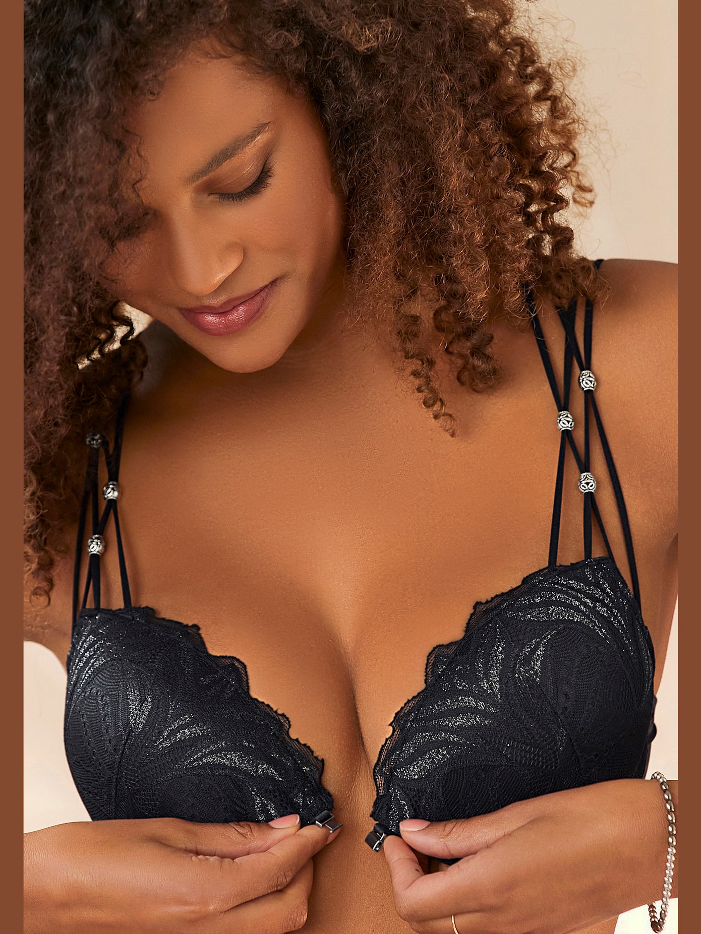 Soutien-gorge push-up sexy, dentelle délicate et fermeture devant