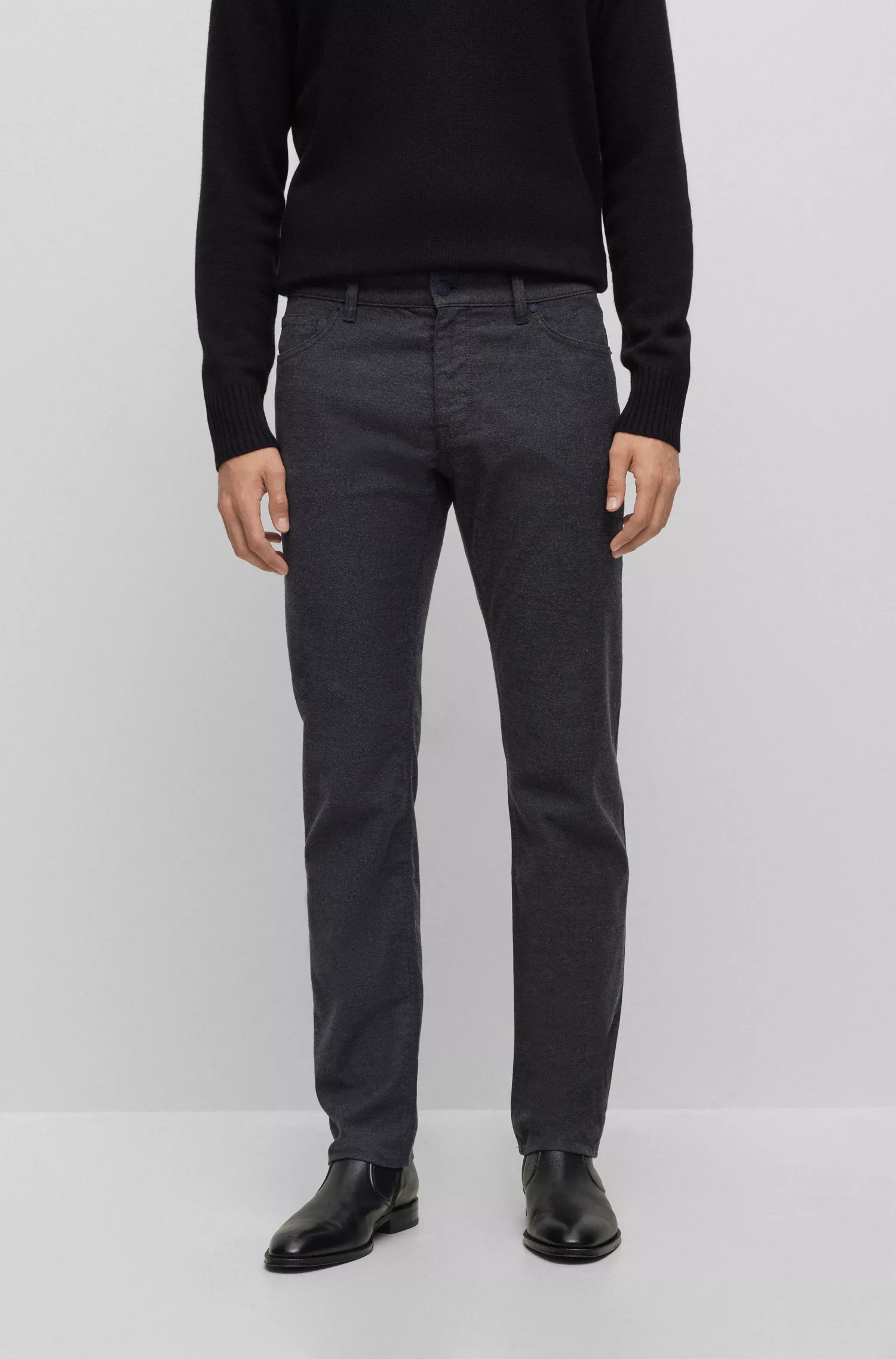 Calça jeans BOSS preta, corte regular, em denim antirrugas.