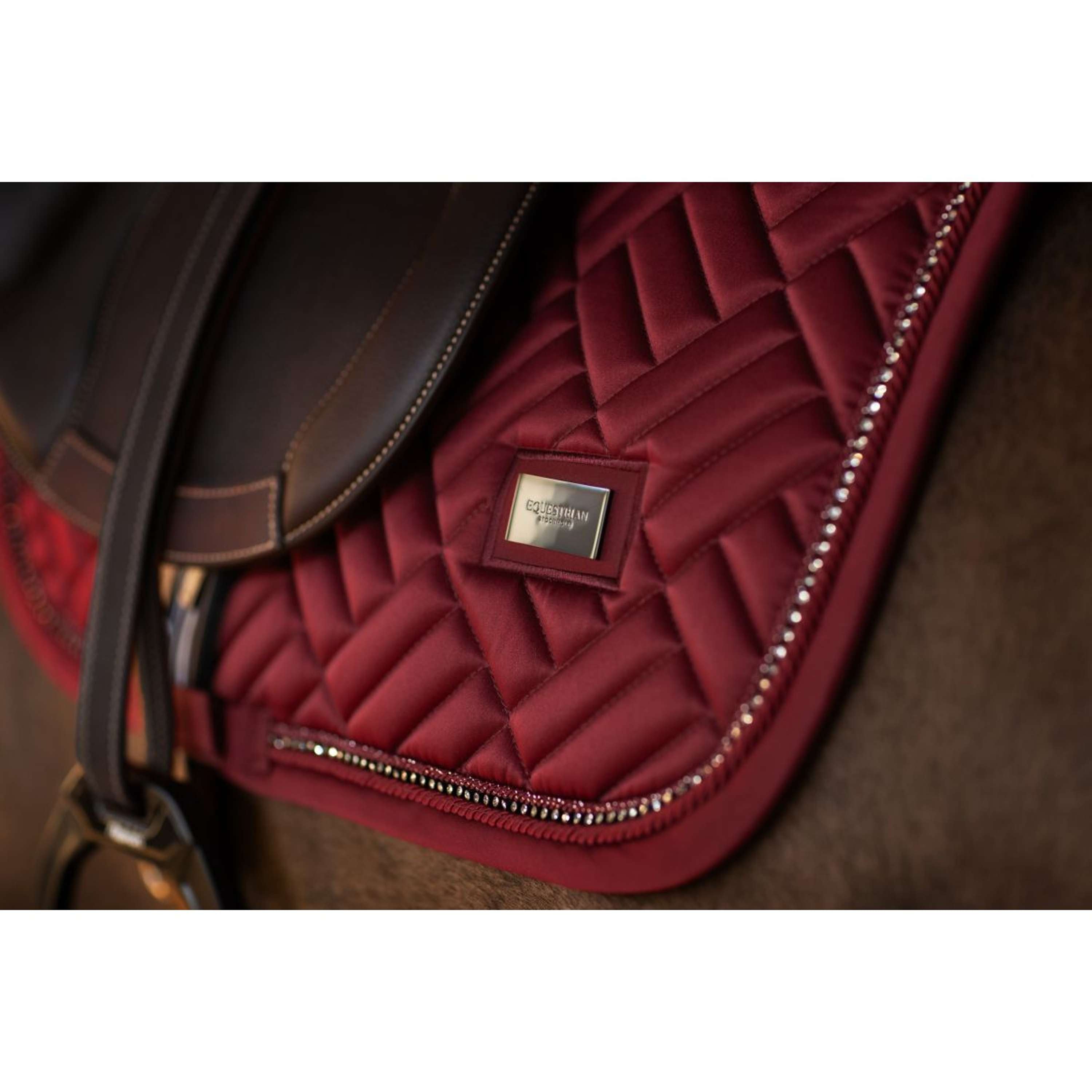 Equestrian Stockholm Zadeldekje Vegan Fur Springen Crystal Bordeaux