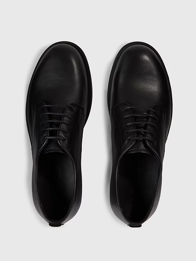 Sapatos de couro com cadarço