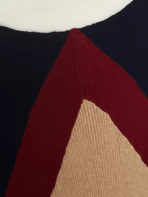 Vestido suéter ajustado com estampa de losangos