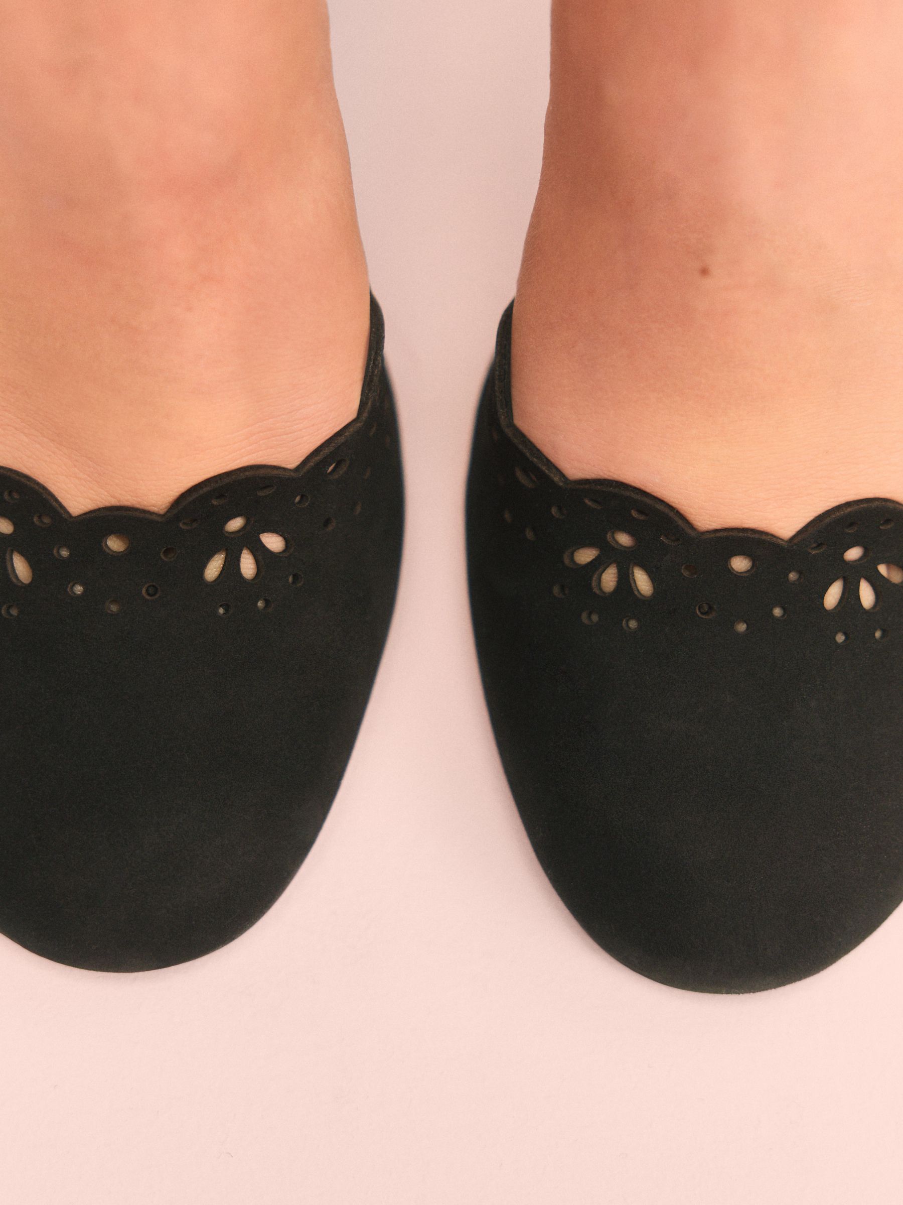 Zwart - Tabitha Simmons x Next Orton leren ronde neus hakken met lasergesneden details