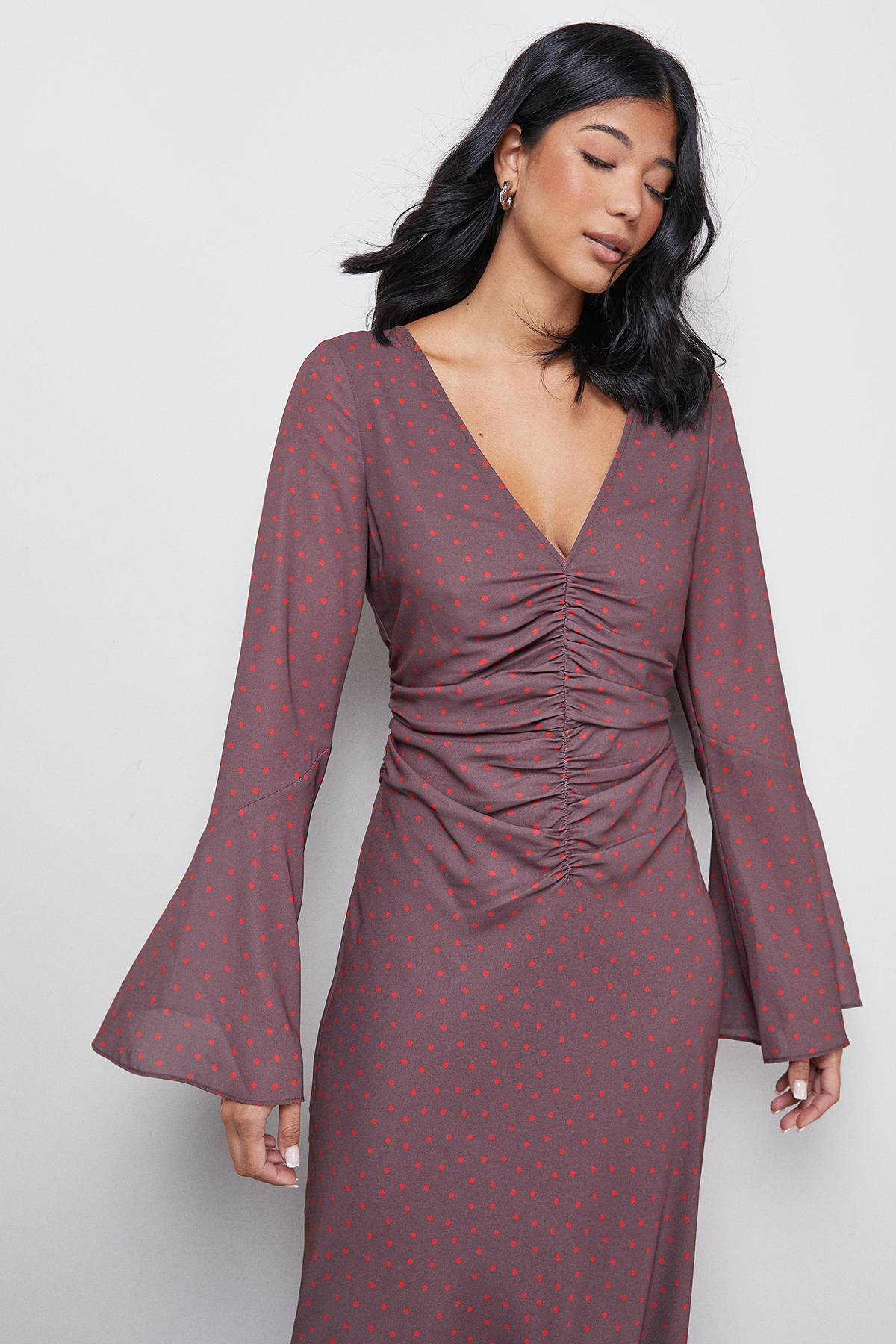 Warehouse Robe Maxi Premium en Georgette avec Fronces Devant et Manchettes Volantées