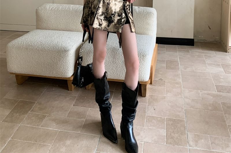 Verona Sing - V-hals vest met effen kant en knoopjes / Mini A-lijn rok met print en split
