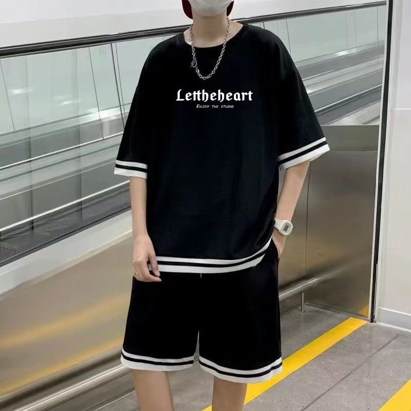 Lingaris - Set: T-shirt met korte mouwen en belettering + shorts