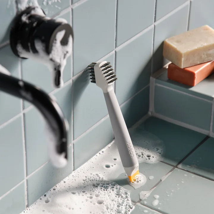 Joseph Joseph - CleanTech 3-in-1 Kleine Reinigungsbürste mit Griff, light stone