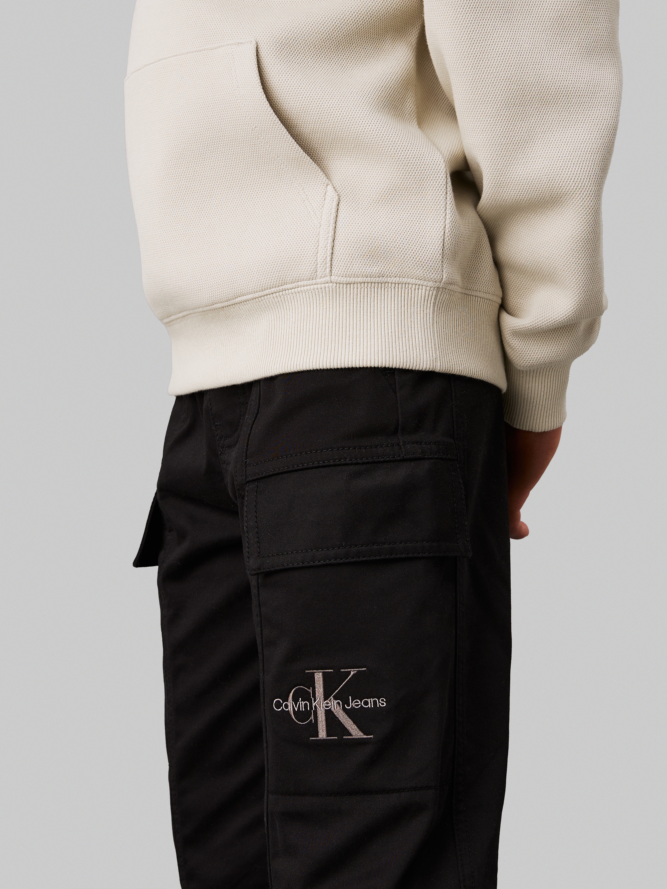 Calvin Klein Jeans Sweathose »ESSENTIAL WOVEN CARGO PANTS«  für Kinder bis 16 Jahre mit Logo-Print