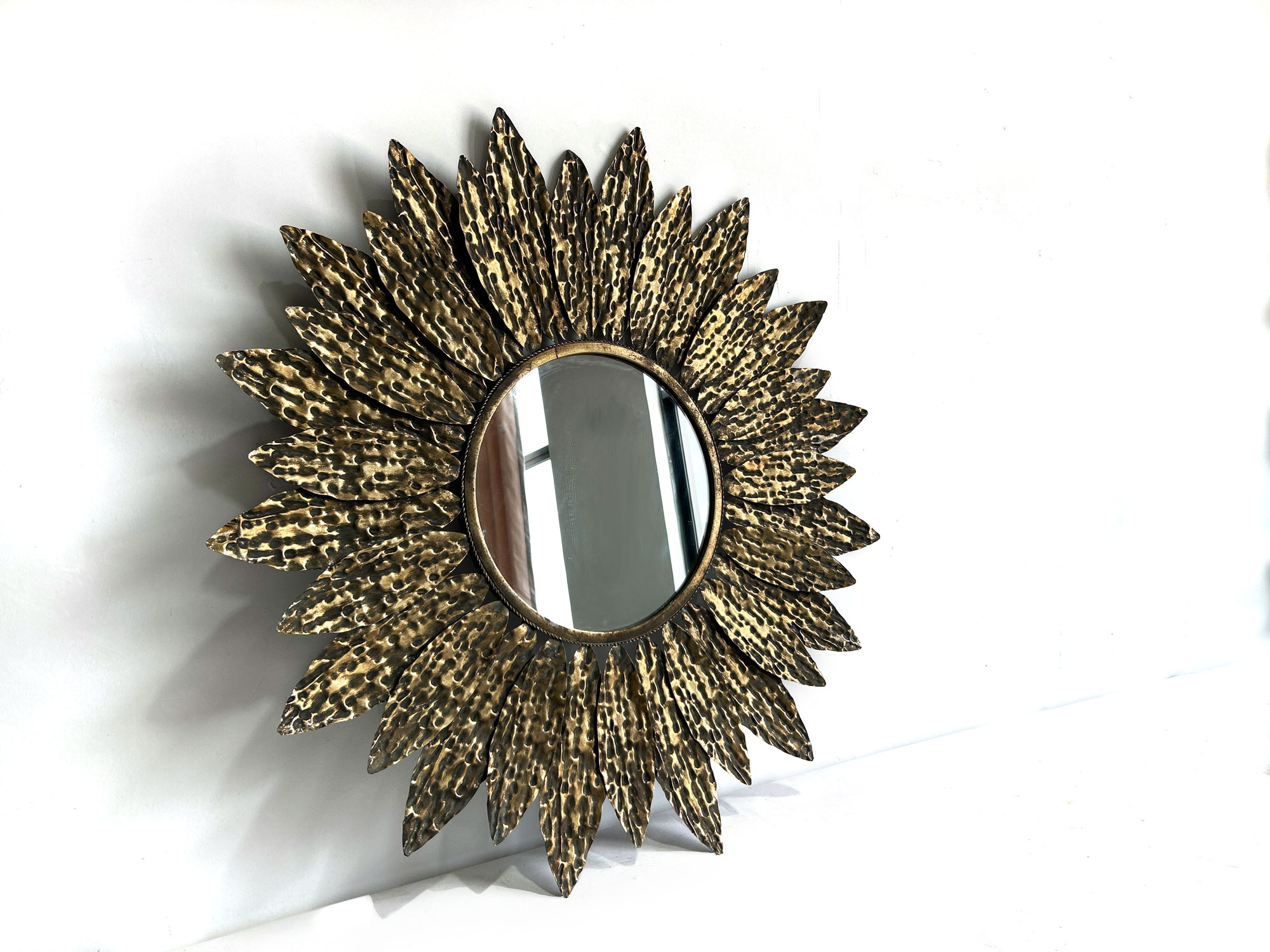 Spiegel ‘La Pitesse‘ aus Metall, antik gold, Ø 100,5 cm von fischer's lagerhaus