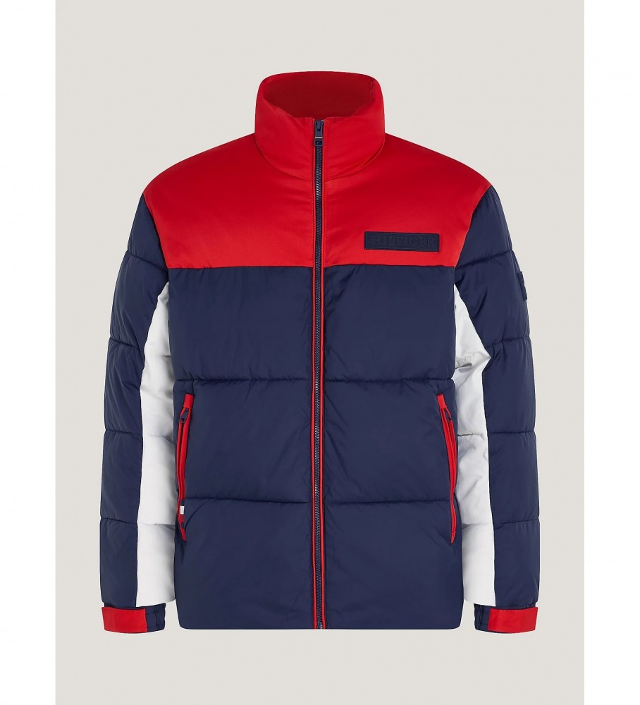 Jaqueta Tommy Hilfiger New York Warm, azul marinho e vermelho reciclados.