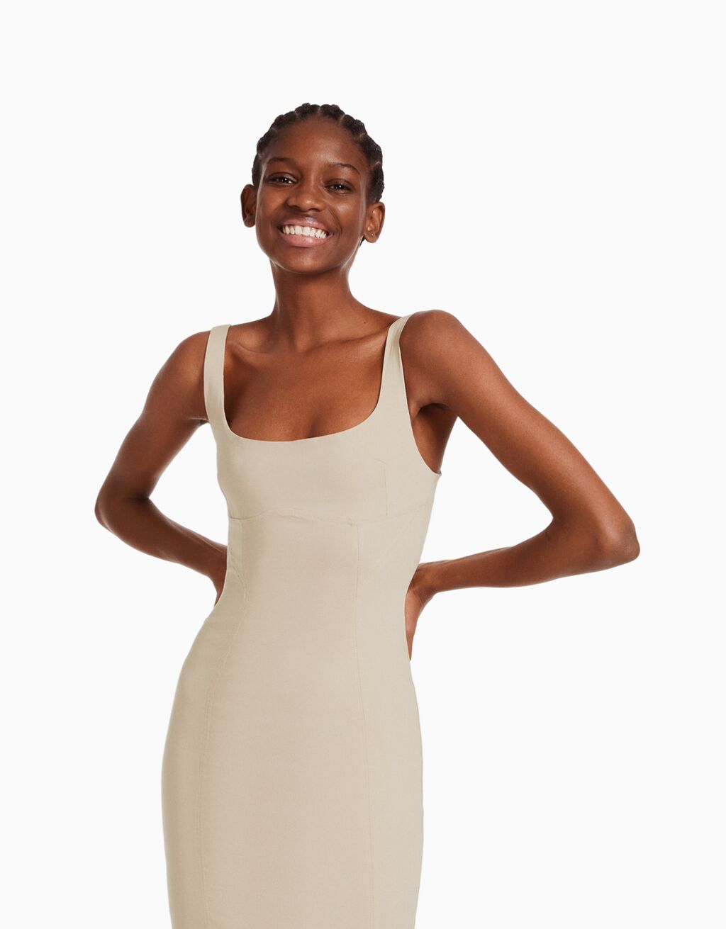 Vestido midi ajustado com alças largas.