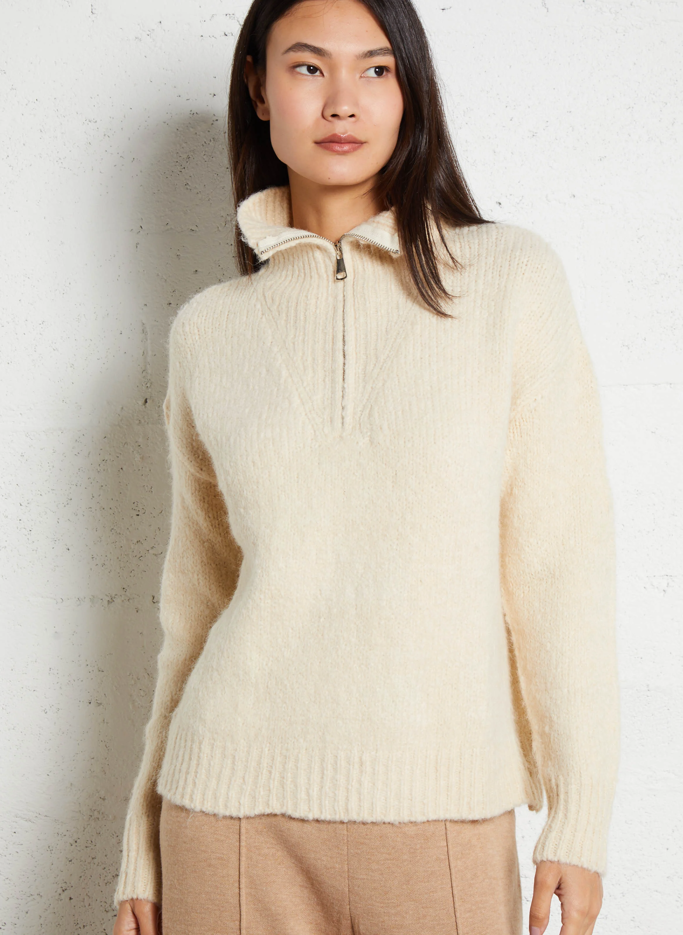 Pull droit à col montant zippé | Beige