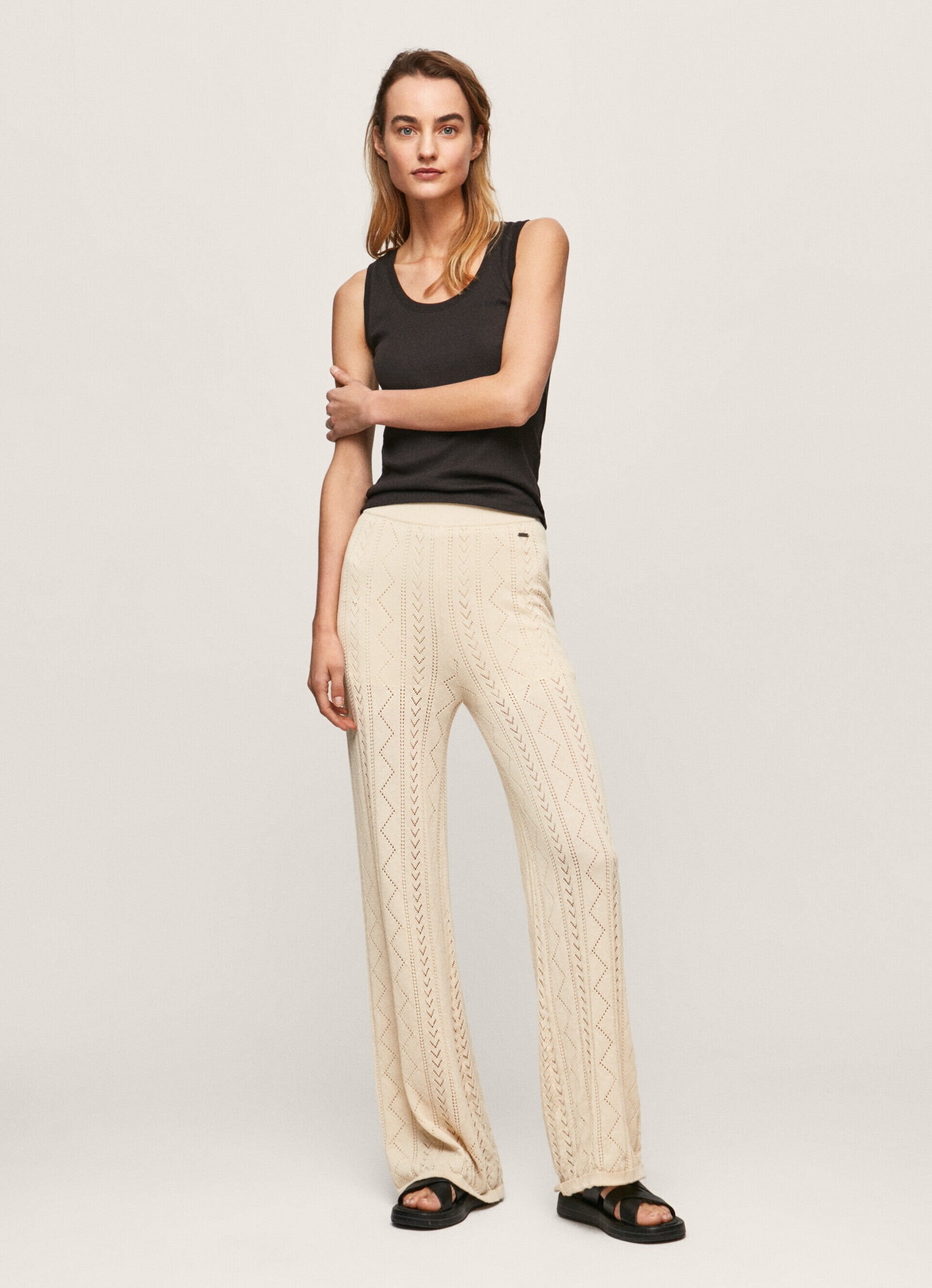 Calça reta com malha aberta - branco manteiga