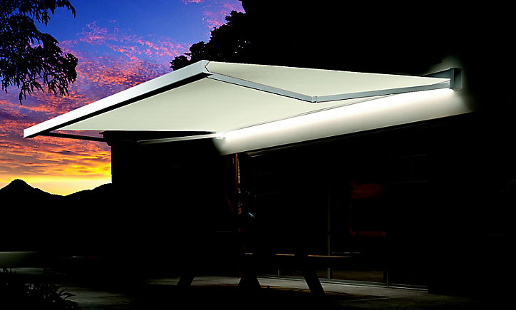 Store de terrasse motorisé Kobe coffre blanc / toile T100 beige 6 x 3,5m, avec LED
