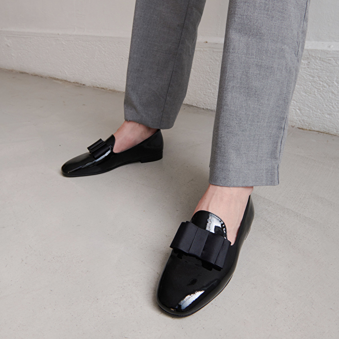 Ballerines à bouts pointus  en cuir verni noir
