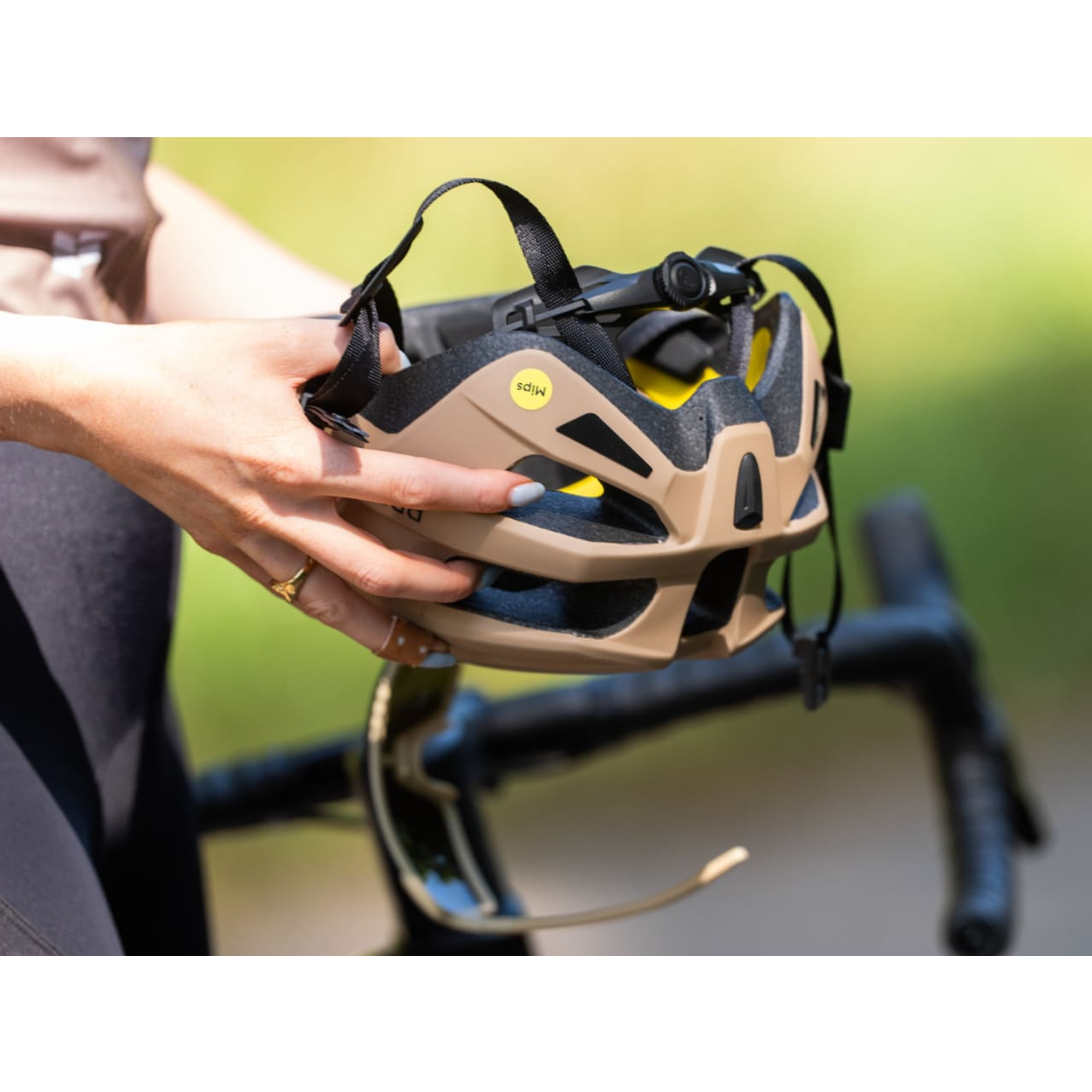 BBB Cycling BHE-23 Dune MIPS 3.0 FIDLOCK Racefiets Helm
