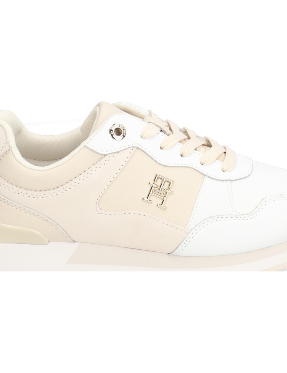 TH ESSENTIAL RUNNER