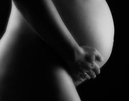 Babybauch-Fotoshooting bei Düsseldorf als Geschenk