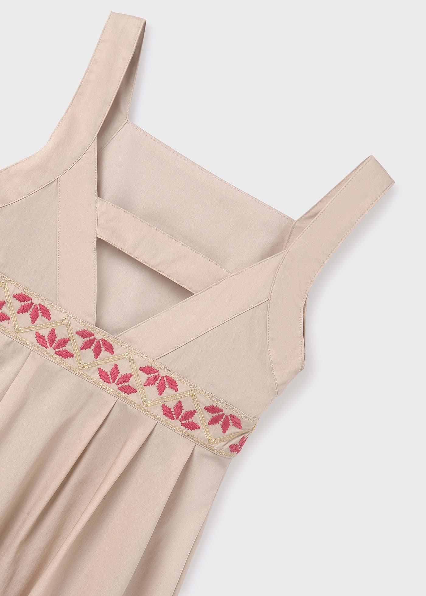Vestido infantil com fita bordada