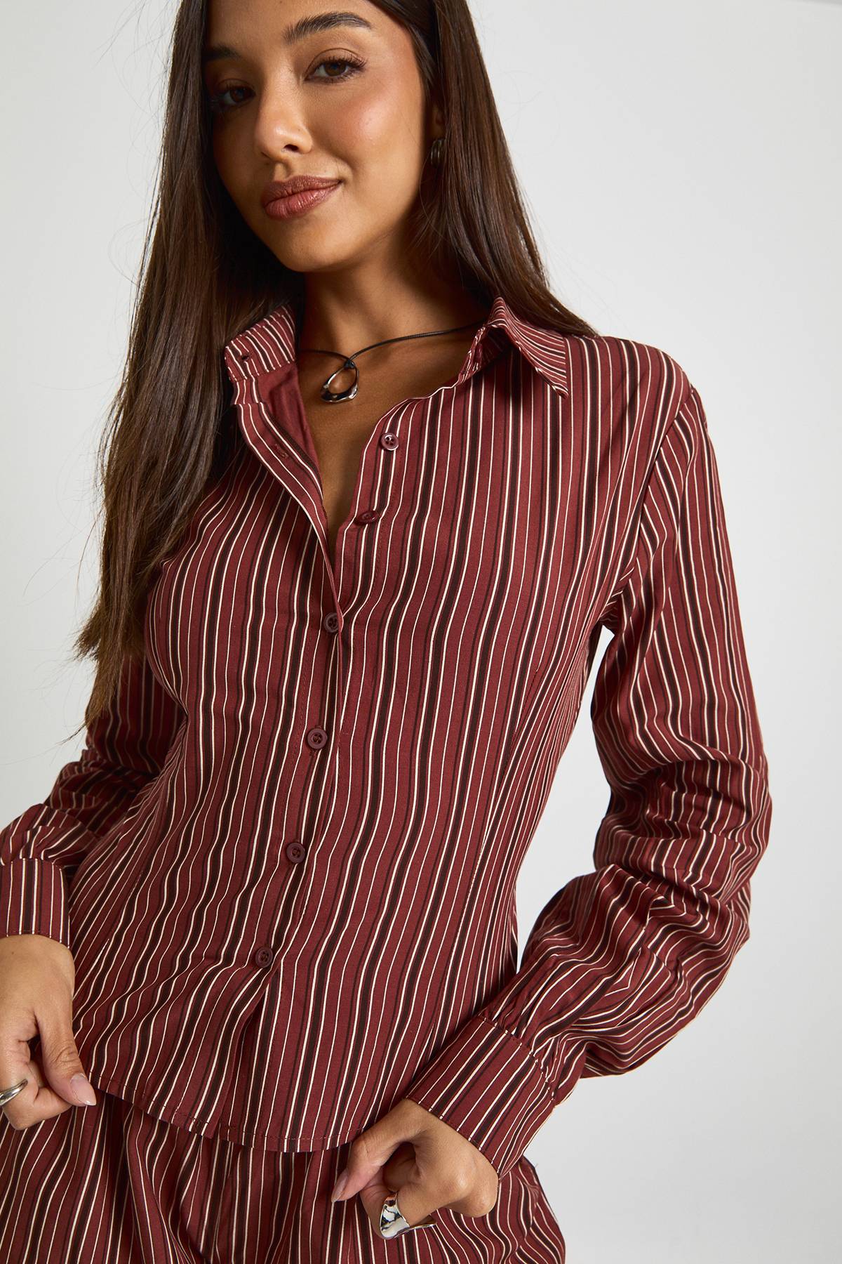 boohoo Chemise ajustée rayée