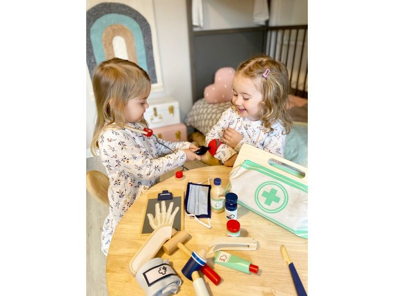 small foot Arzttasche Kinder-Arzttasche mit vielfältigem Zubehör fürs Arzt-Rollenspiel