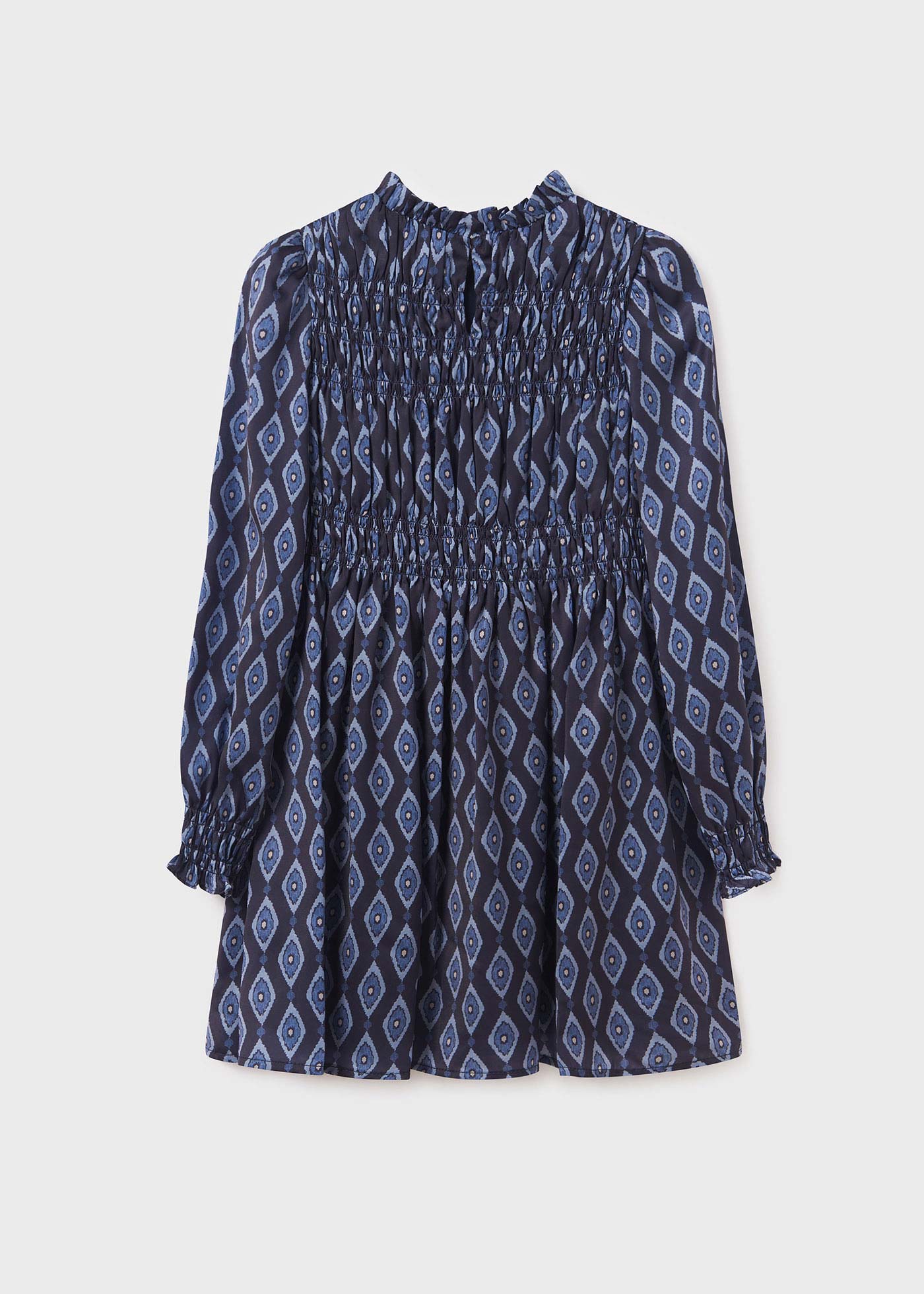 Vestido infantil com estampa de bolinhas e detalhes franzidos.