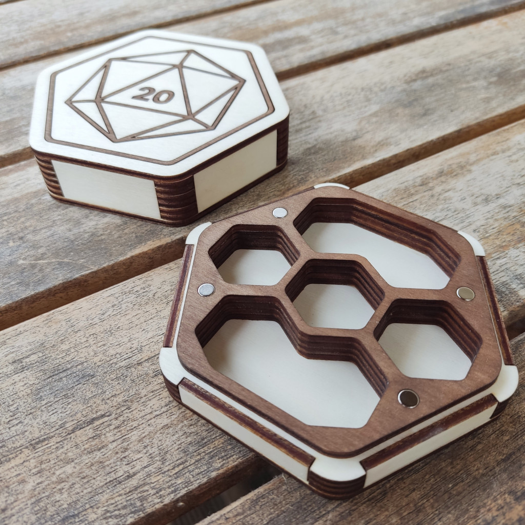 Boite à dés en bois