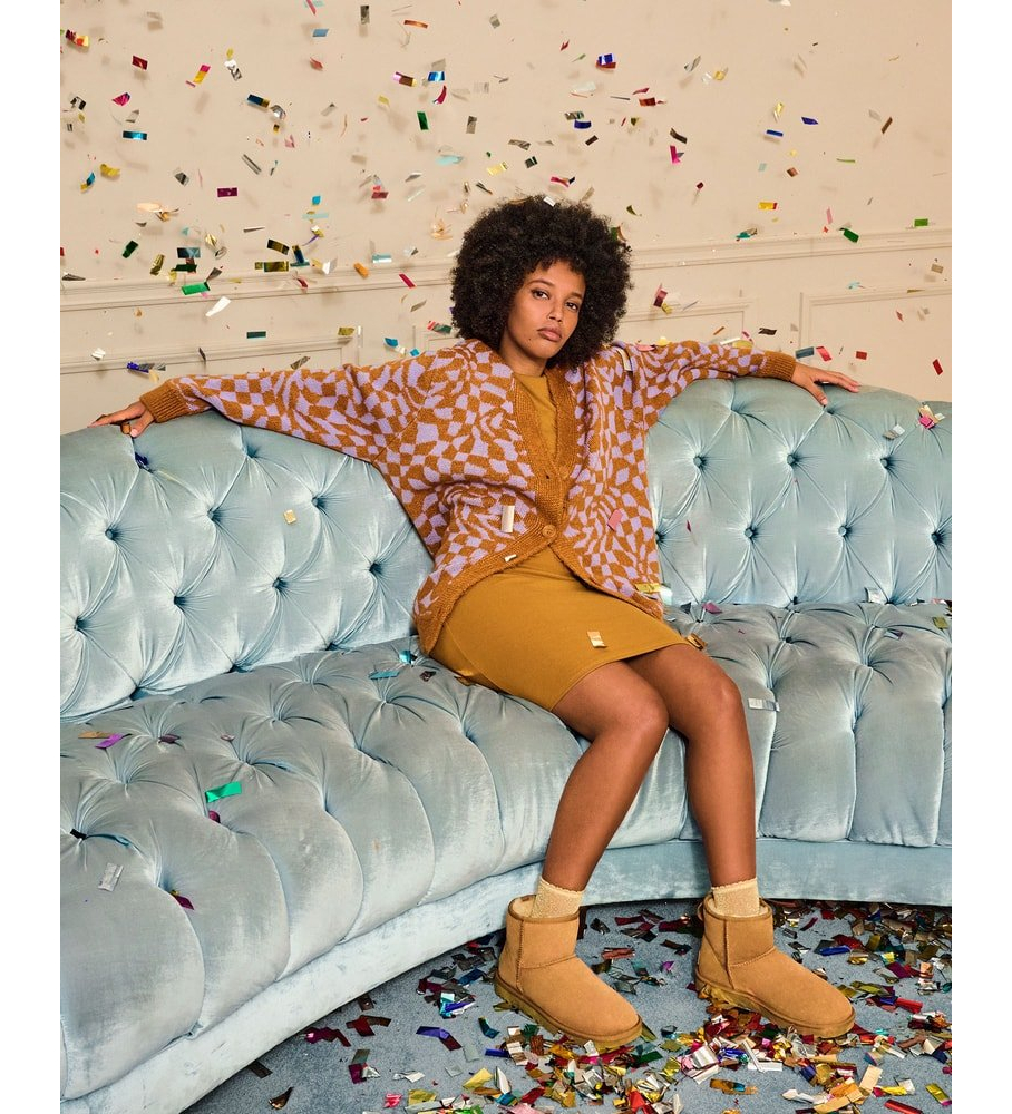 Botas de cano curto UGG Classic Mini II em couro cor camelo