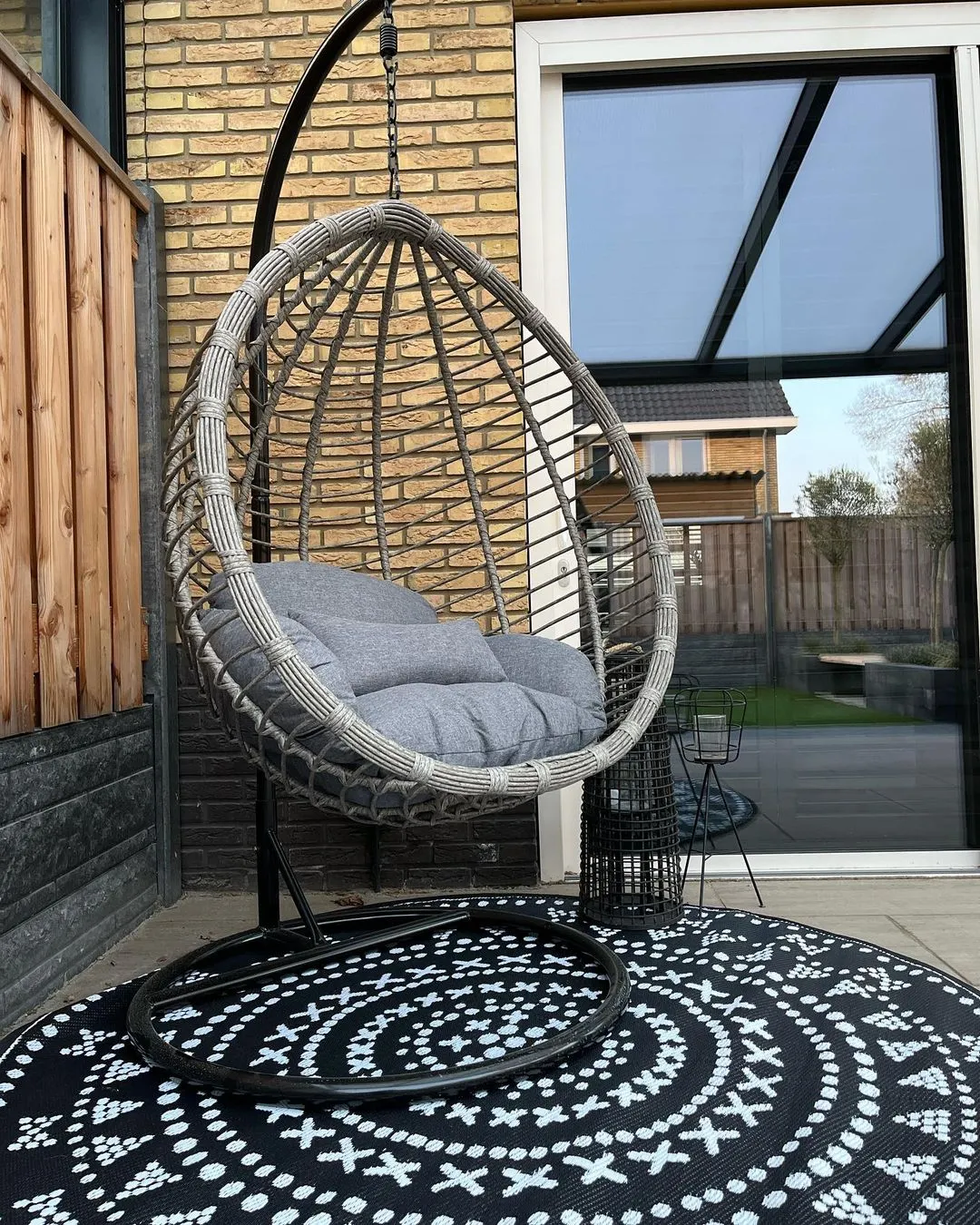 Hangstoel met standaard TOLLO PE rotan Grijs